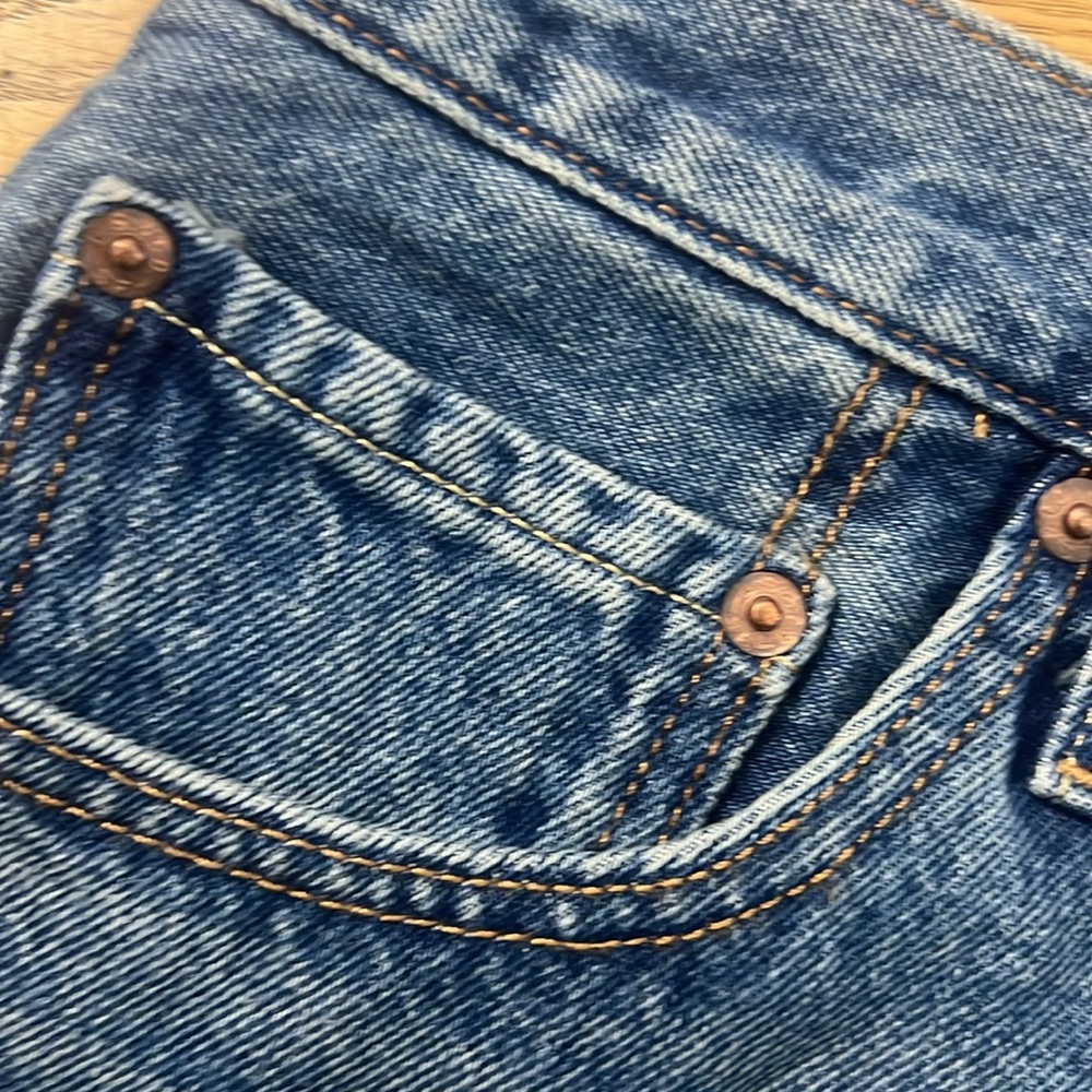 Levi's Blue Jean Shorts with Distressed‎ Hem size 34 - Picture 5 of 7